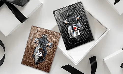 Funda para el permiso de circulación de tu moto con el nombre de tu marido y la matrícula