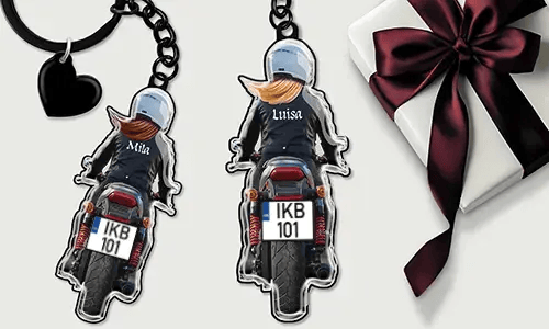 Llavero de moto personalizado con nombre y matrícula – regalo para tu hija