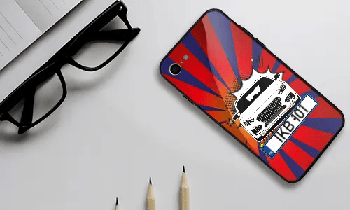 personalisierte handyhülle auf dem Schrebtisch neben Brille motorrad handyhülle