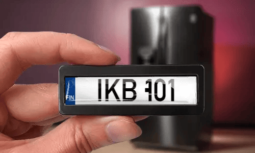 license plate magnet in hand