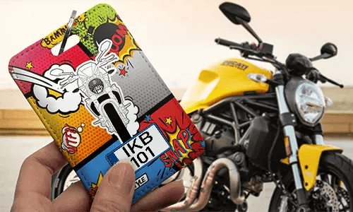 Innenspiegel anhänger mit Motorradsilhoette in der Hand coole autoanhänger innenspiegel