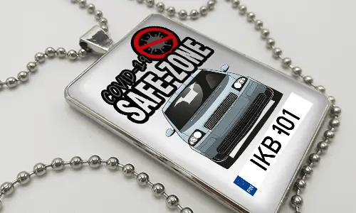 Auto-Safezone-Anhänger mit Weiß Hintergrund und Metallkette Auto-Safezone-Anhänger