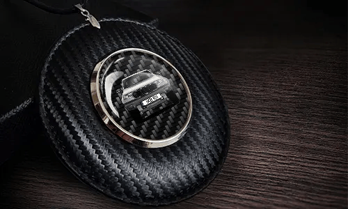 autospiegelanhänger mit foto auf dem Tisch Rückspiegelanhänger